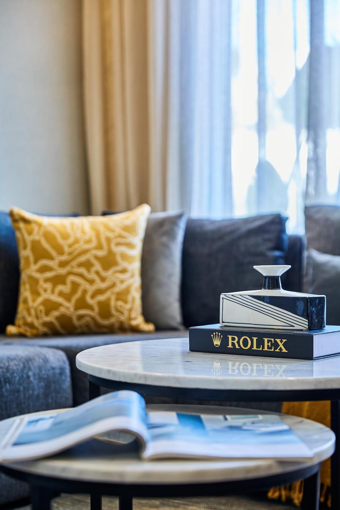 Sleek And Modern 2-bed Unit In Downtown Casa Casablanca