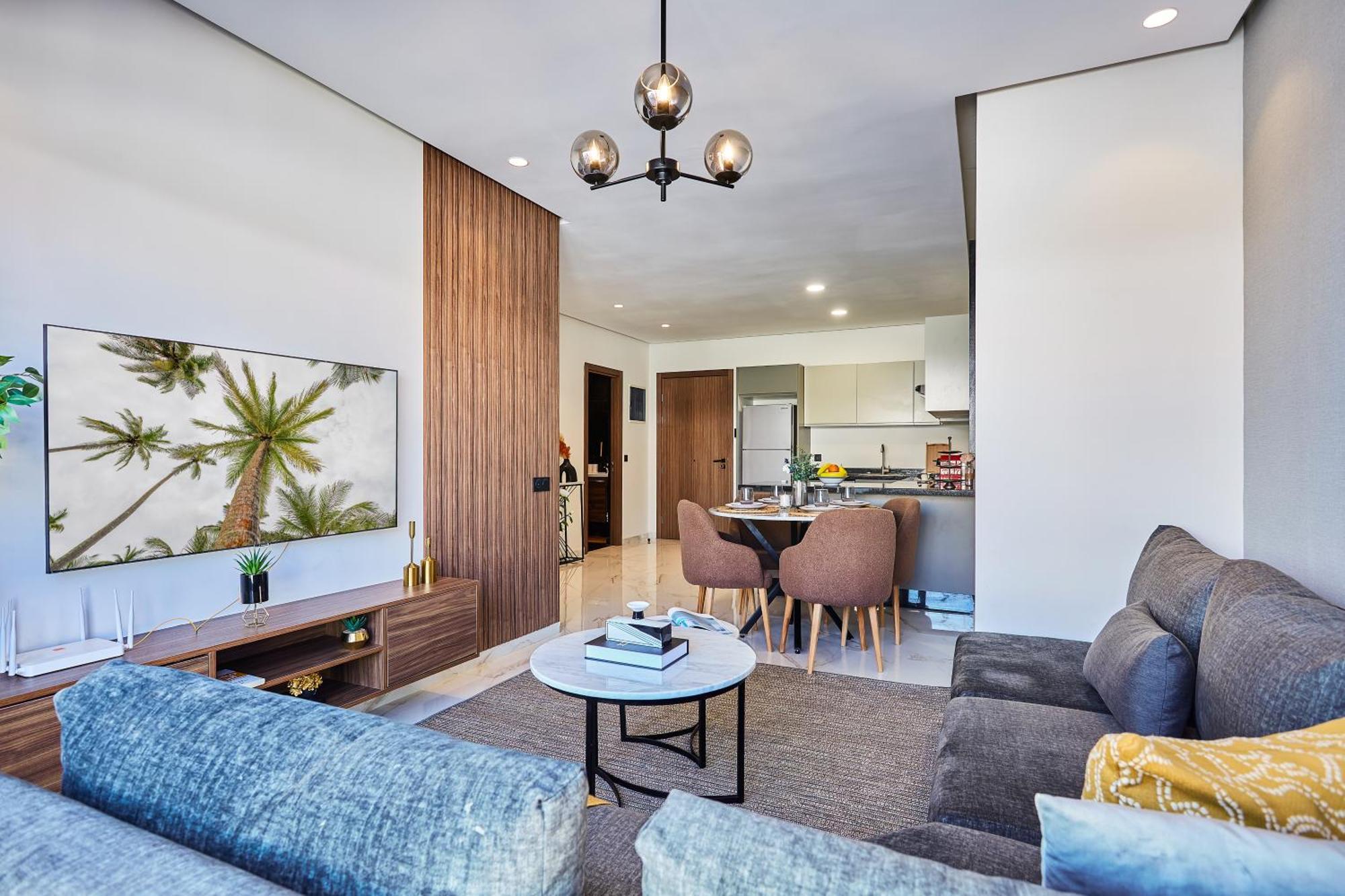 Sleek And Modern 2-bed Unit In Downtown Casa