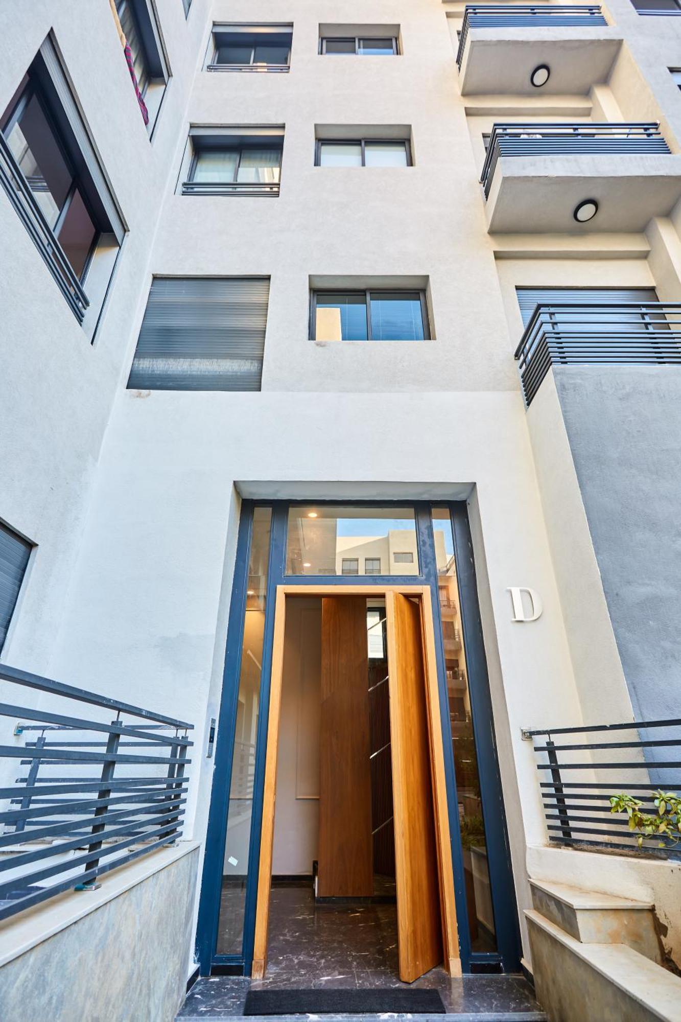 Sleek And Modern 2-bed Unit In Downtown Casa Apartment