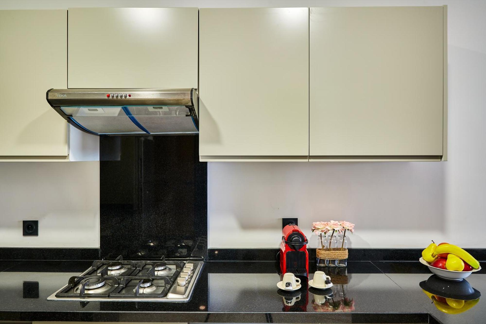 Apartment Sleek And Modern 2-bed Unit In Downtown Casa