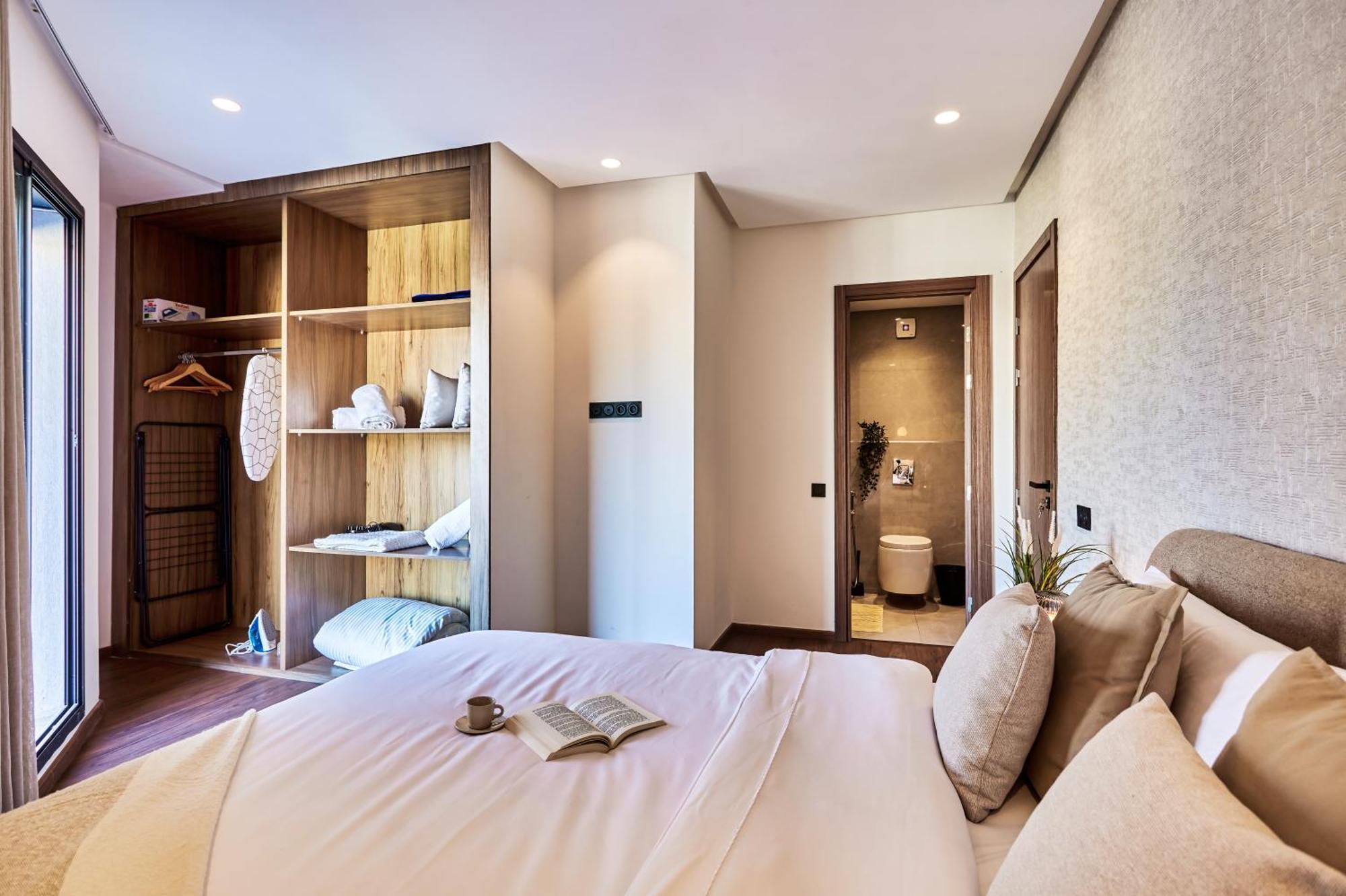 Sleek And Modern 2-bed Unit In Downtown Casa *