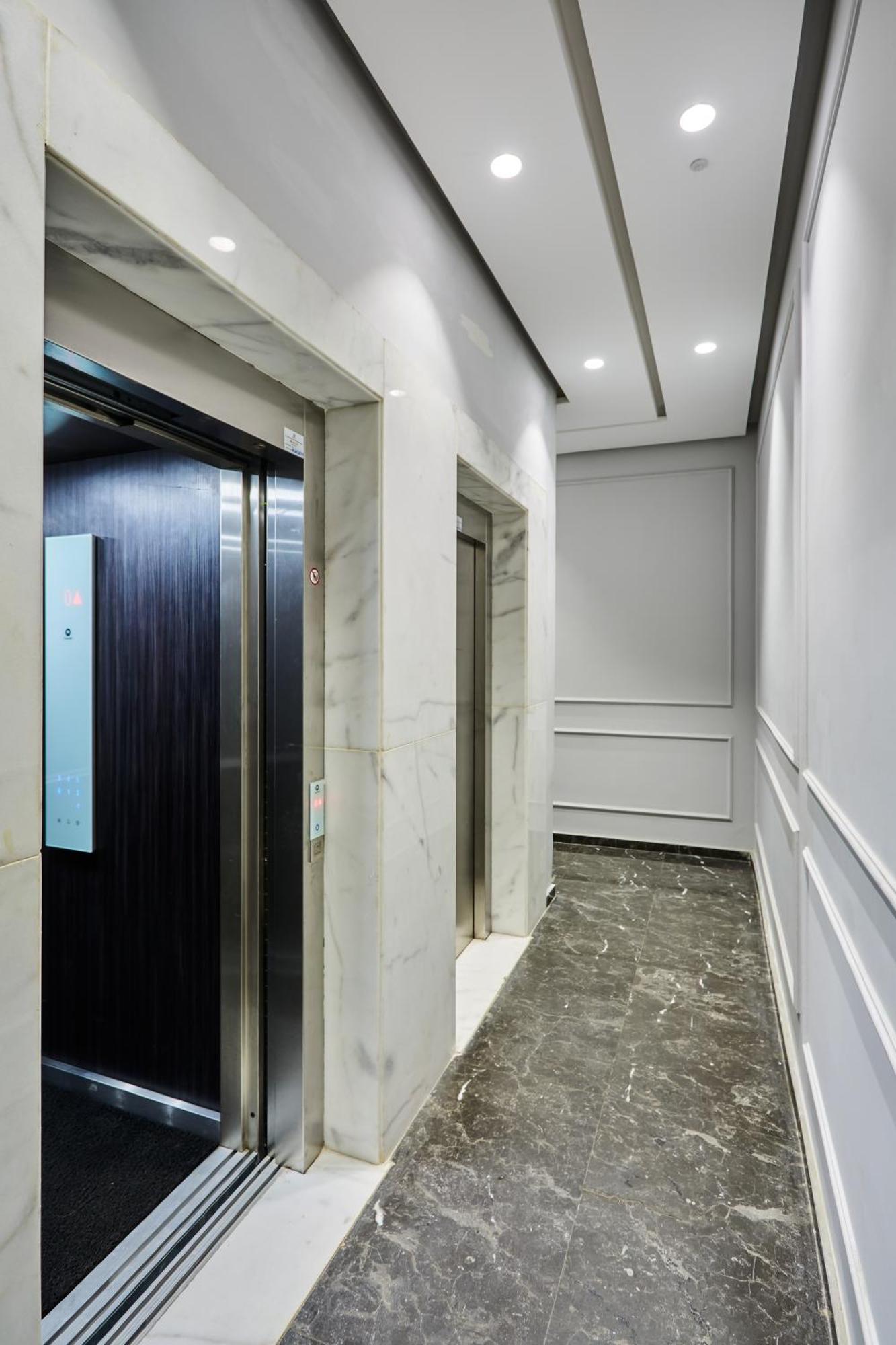 Apartment Sleek And Modern 2-bed Unit In Downtown Casa Casablanca